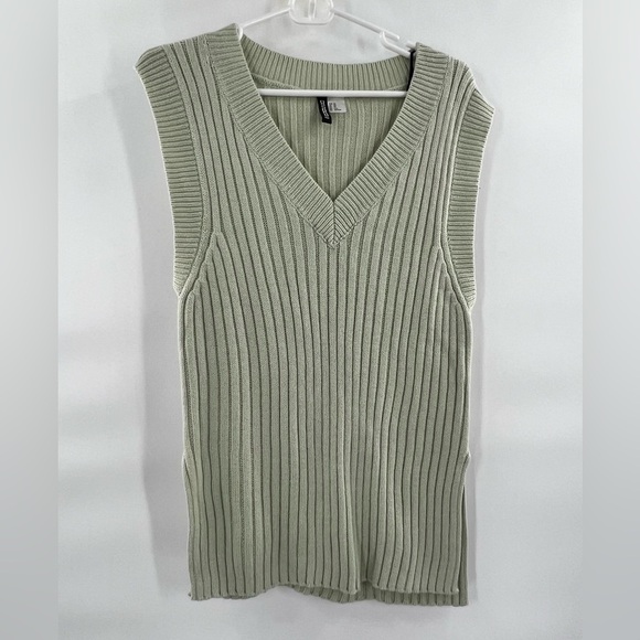 Divided Sweaters - Boohoo green sweater vest size XS